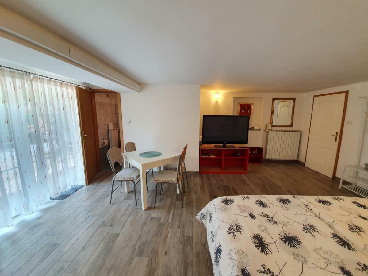 Rooms Jurca Postojna Buitenkant foto
