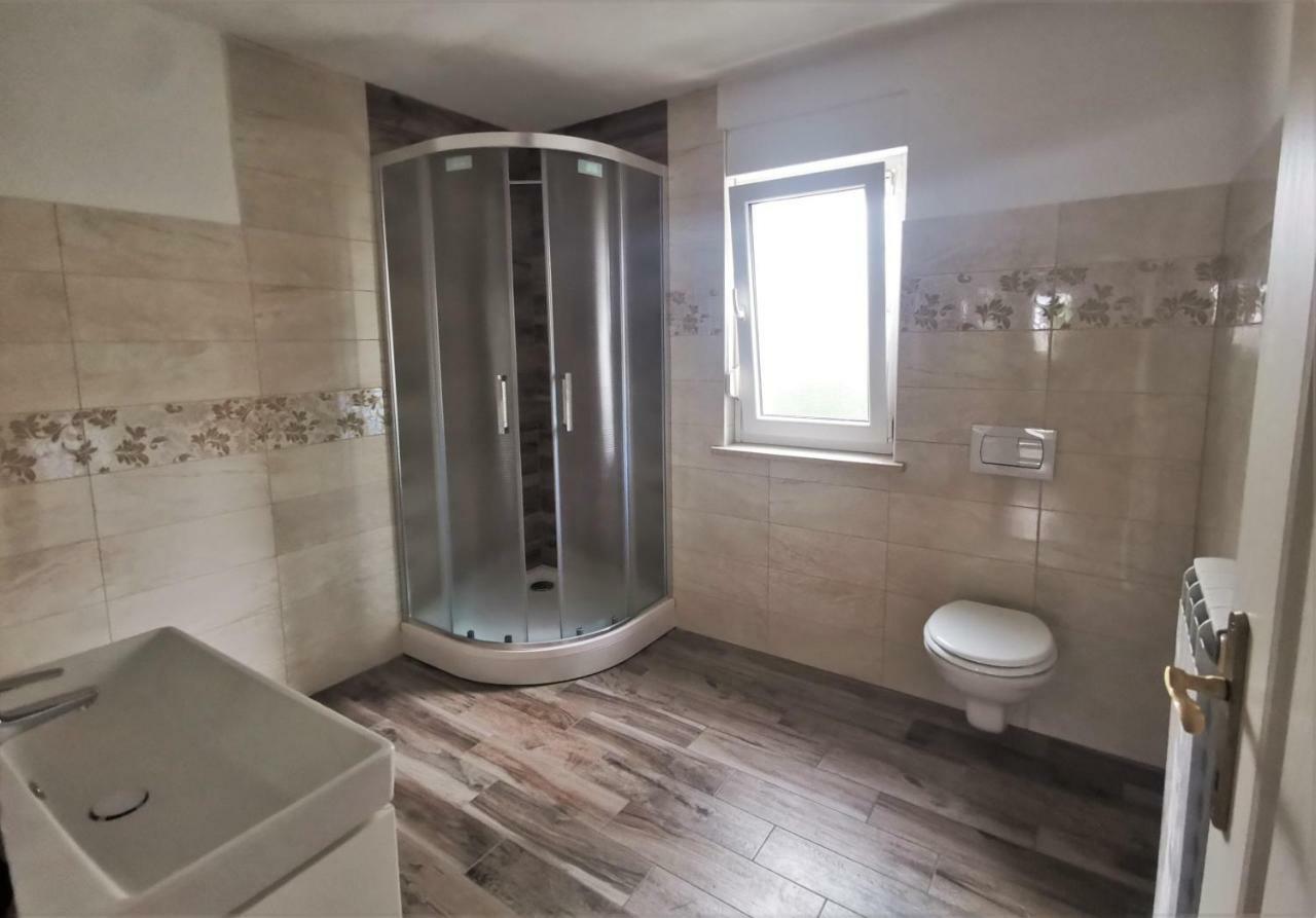 Rooms Jurca Postojna Buitenkant foto